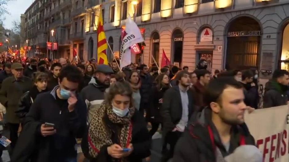 Unas 500 personas salen a la calle en Barcelona contra el 25 por ciento de la educación en castellano