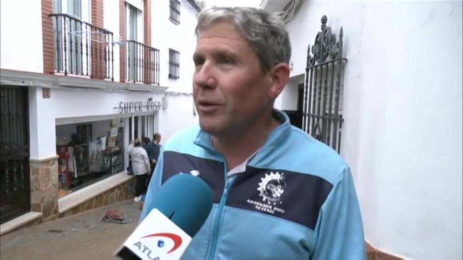 Una tromba de agua obliga a desalojar a varias familias en Setenil de las Bodegas, Cádiz