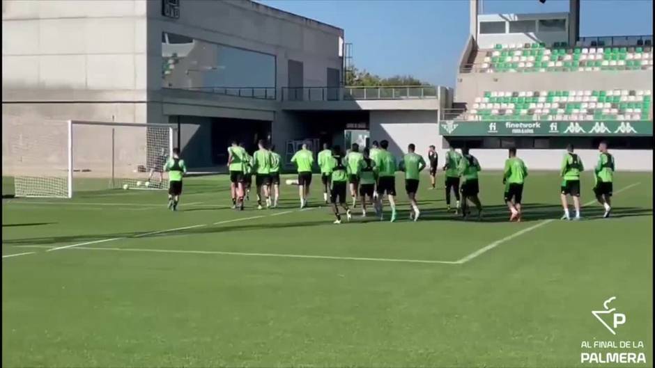 El canterano Raúl, novedad en el entrenamiento del Betis