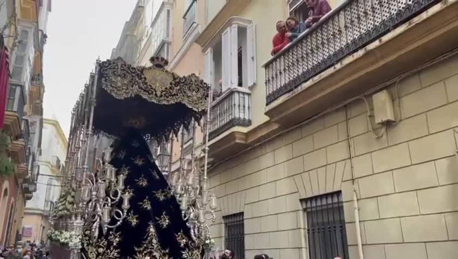 Virgen de los Dolores de Servitas sale con marcha Ecce Homo