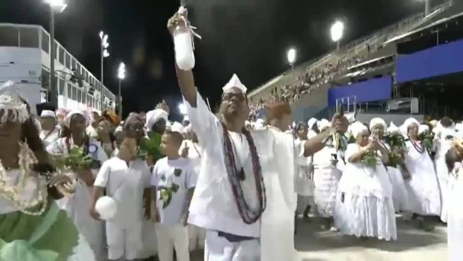 Brasil celebra su carnaval en plena Semana Santa