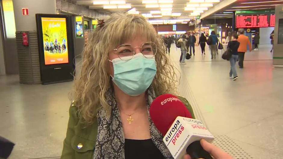 Viajeros explican sus planes de Semana Santa desde la estación de Atocha