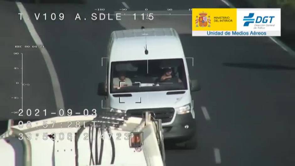 Así cazan a los "móvil-adictos" los 39 drones de la DGT