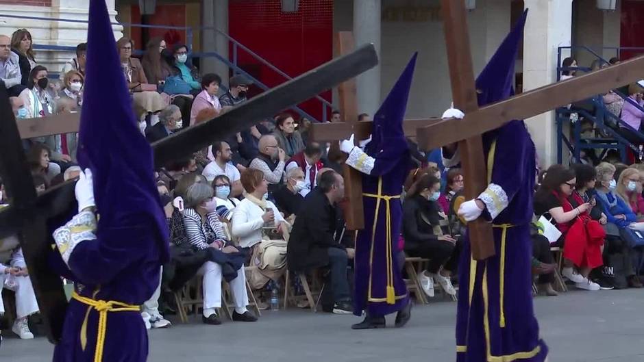 Miles de personas llenan las calles de Valladolid en la Procesión General