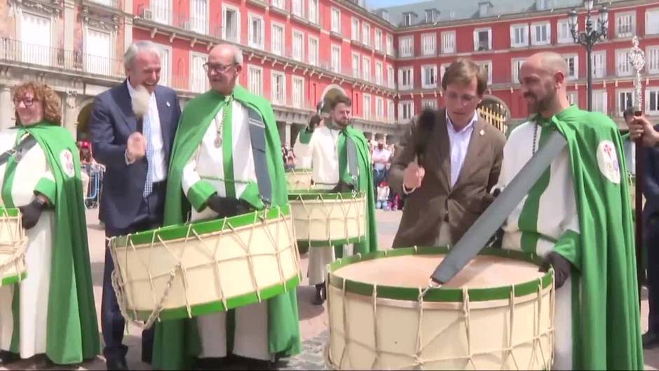 La Tamborrada de Resurrección pone punto y final a la Semana Santa madrileña