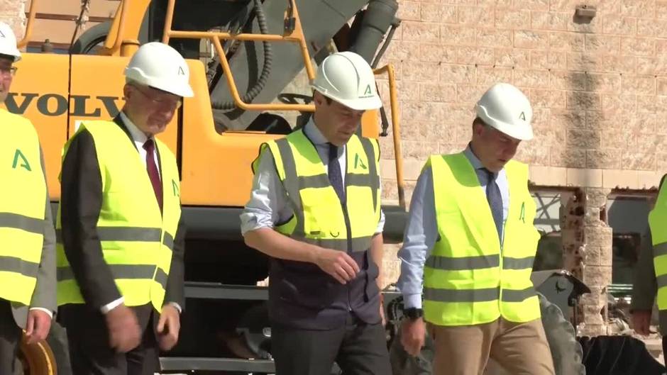 Moreno visita obras previas a la construcción del tercer hospital de Málaga