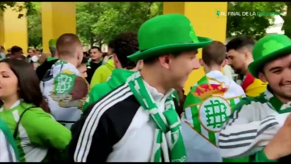 Los béticos en la Alameda: "Si ganamos la Copa, nos vamos a quedar sin voz"