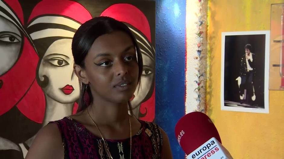 La cantante Nadlyn presenta un tema con los niños de la canción "Jerusalema"