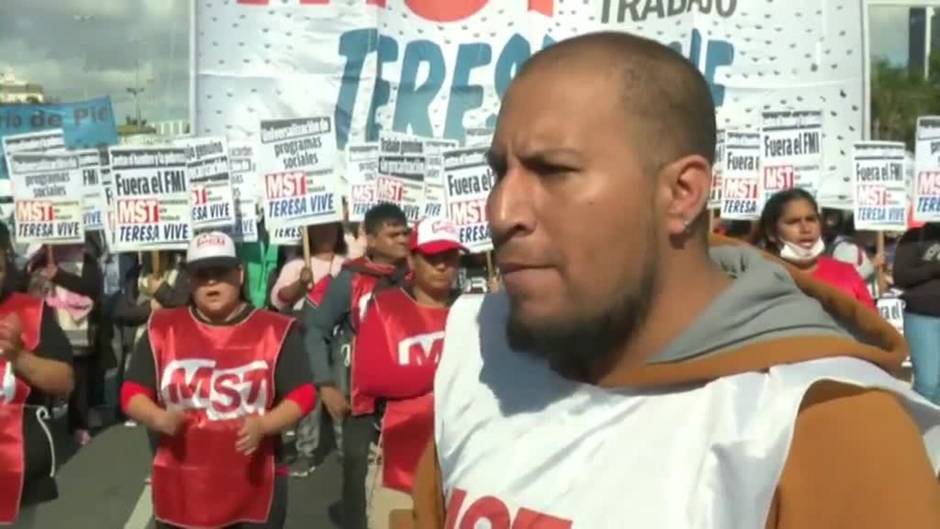 Protestas por las calles de Argentina contra las políticas del gobierno y el FMI