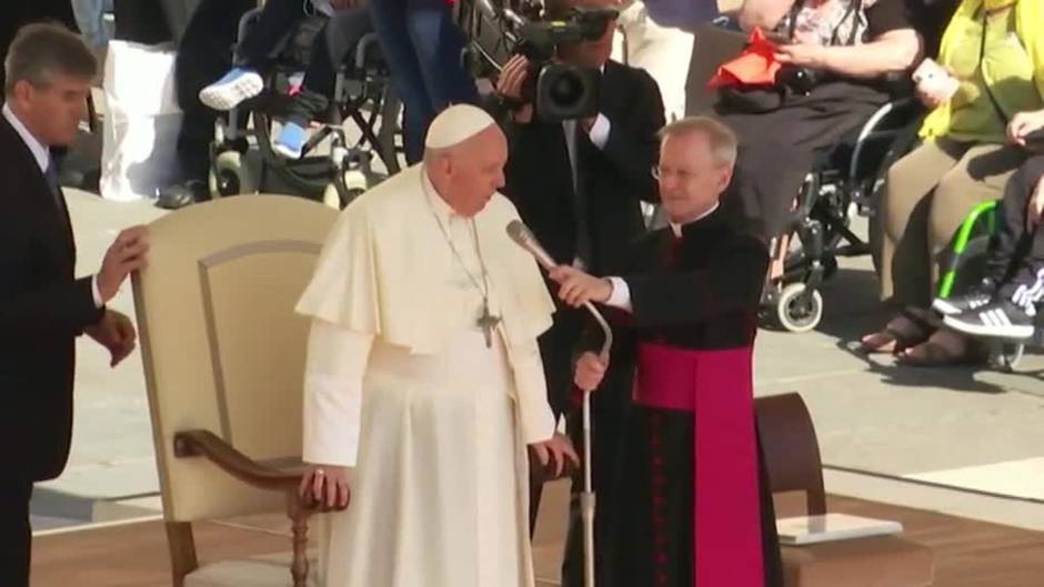 Los problemas de salud del Papa son evidentes en su última audiencia