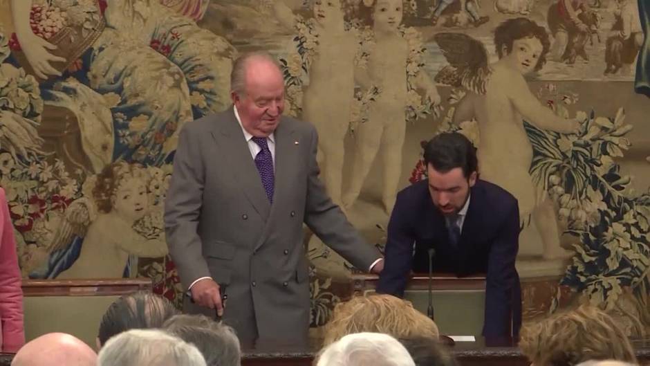 El Rey emérito llegará mañana a España y el lunes se verá con Felipe VI