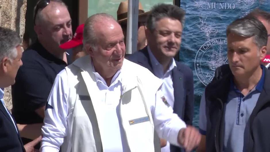 Don Juan Carlos, vitoreado en su emocionante regreso al Naútico de Sanxenxo