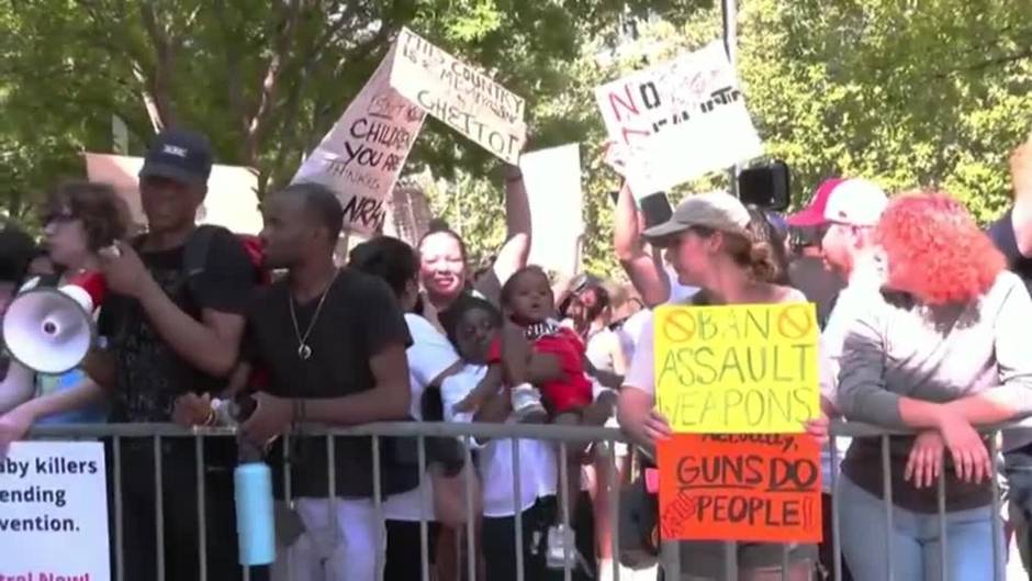 Trump, estrella en la convención de la Asociación Nacional del Rifle