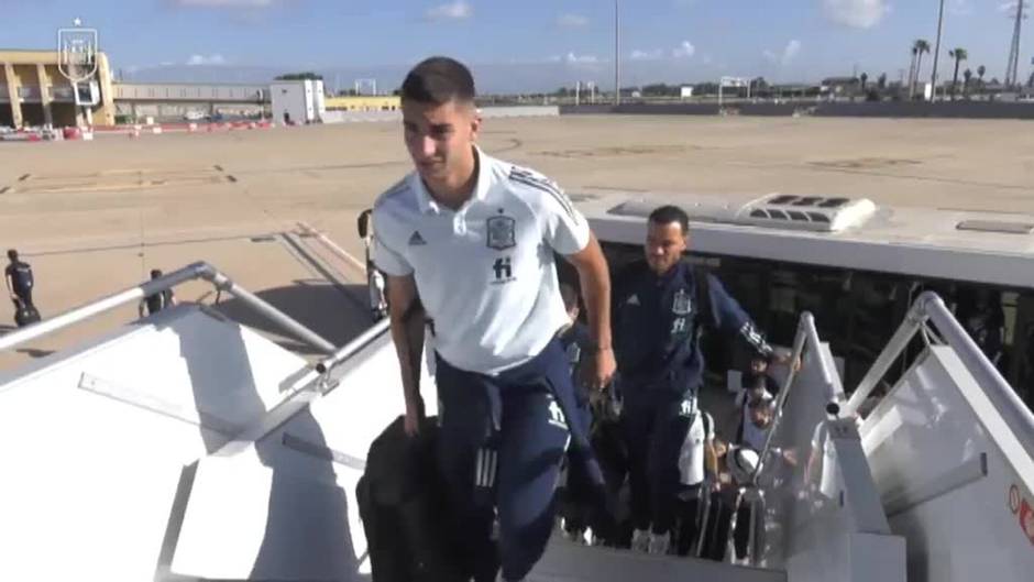 La Selección Española llega a Praga para el partido del domingo frente a República Checa