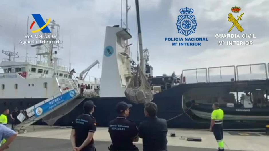 Intervienen un pesquero con 560 kilos de cocaína al sur de Canarias