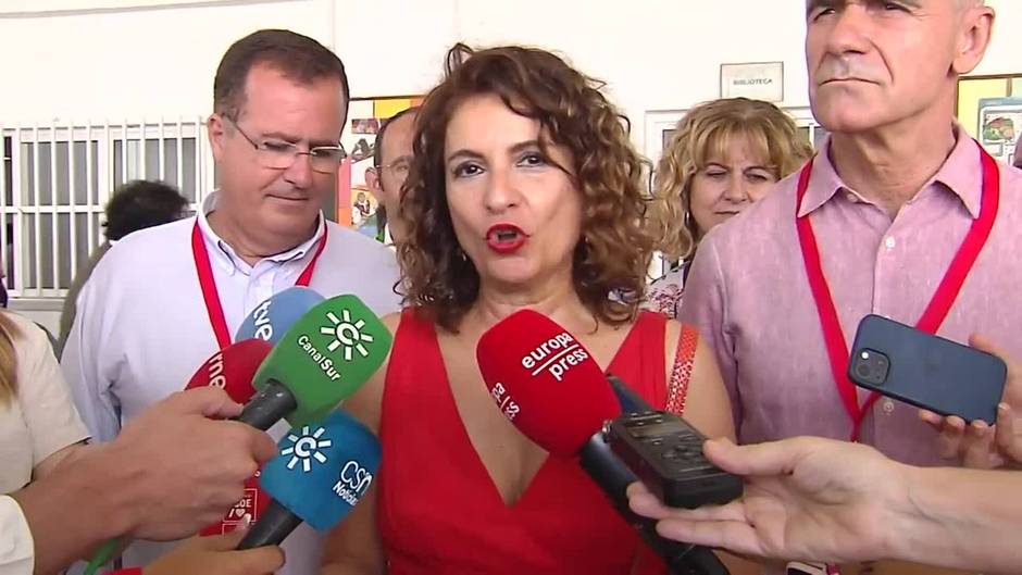 Montero confía en "buen resultado" de Espadas y rechaza lectura nacional de las elecciones andaluzas