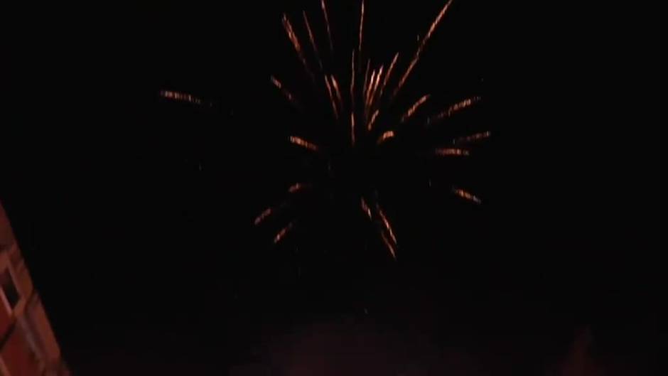 El fuego ocupa su lugar y consume las hogueras de Alicante en una noche muy especial