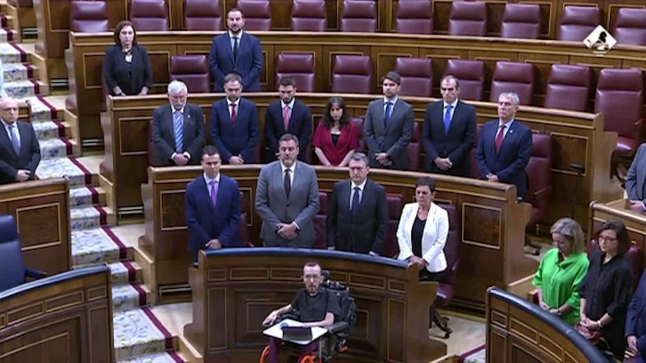 Congreso guarda un minuto de silencio por las víctimas del Terrorismo