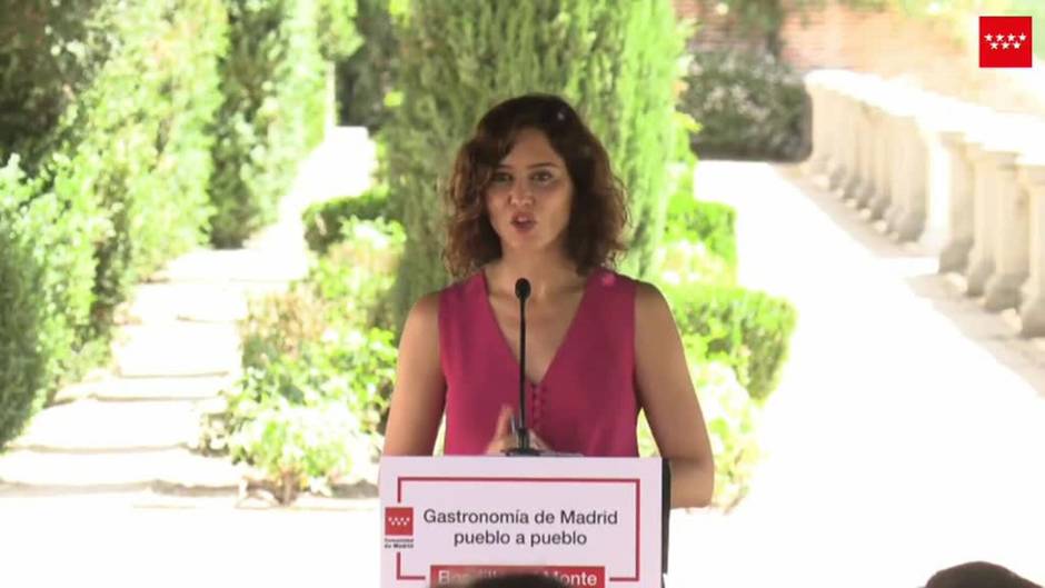 Ayuso: "Veo sorprendente que puedas cambiar de sexo o abortar al margen de tus padres y sin embargo, no puedas optar a becas si tus padres tienen un nivel adquisitivo u otro"