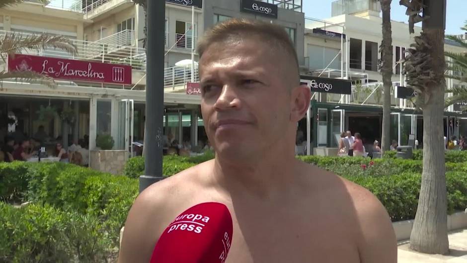 El calor llena las playas de València