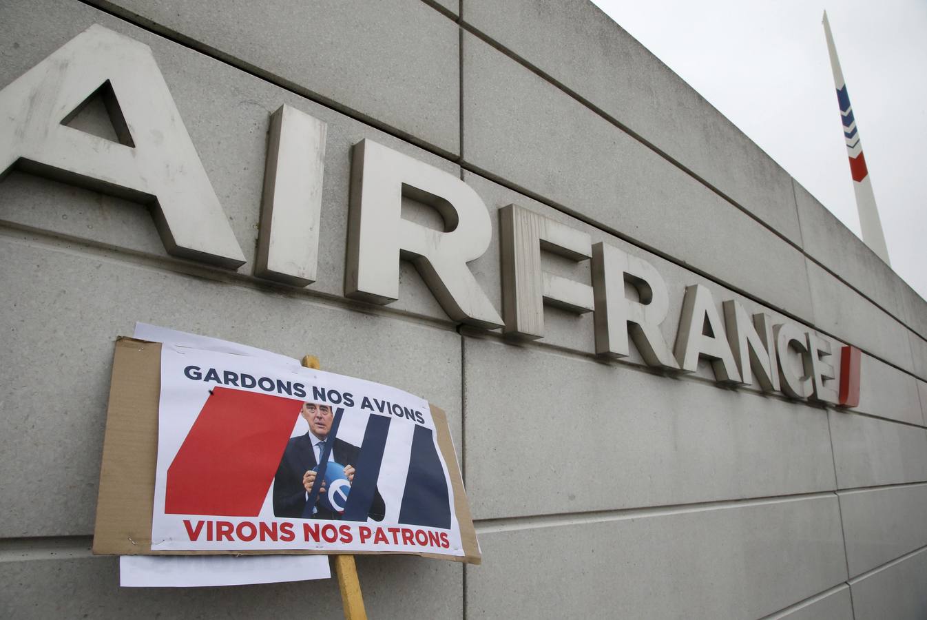 Polvorín en la sede de Air France