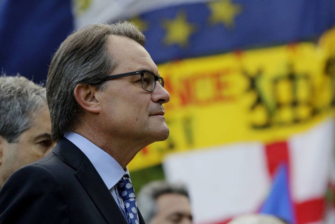 La comparecencia de Artur Mas, en imágenes. Antes de acudir a su cita con el juez, el presidente de la Generalitat ha realizado un homenaje a Lluís Companys de cuyo fusilamiento se cumplen hoy 70 años