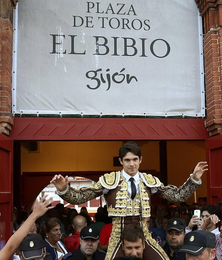 La temporada fantástica de Sebastián Castella, con cumbre en Madrid, foto a foto