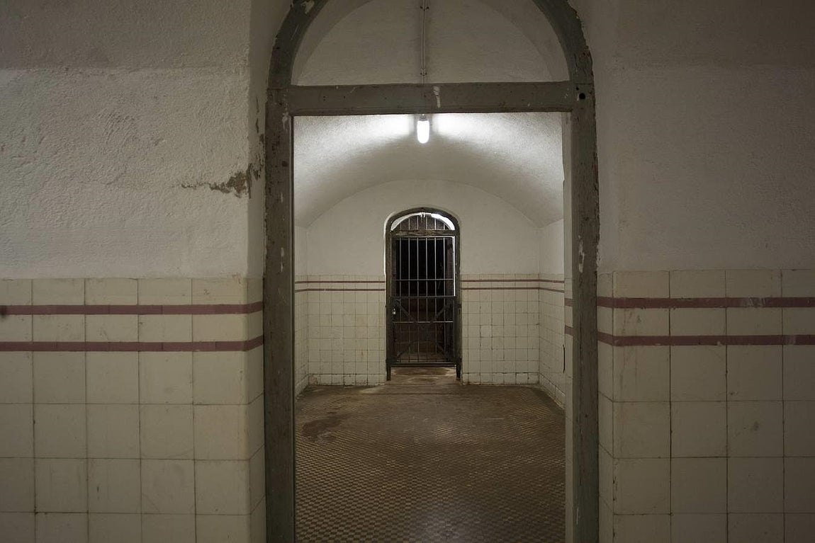 9. El búnker se encuentra a 15 metros de profundidad y con una temperatura constante de 15 grados