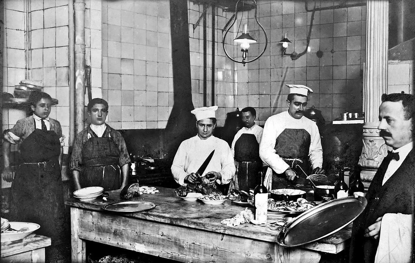 5.. Cocinas del Gran Café de Puerto Rico, en la Puerta del Sol, en 1915