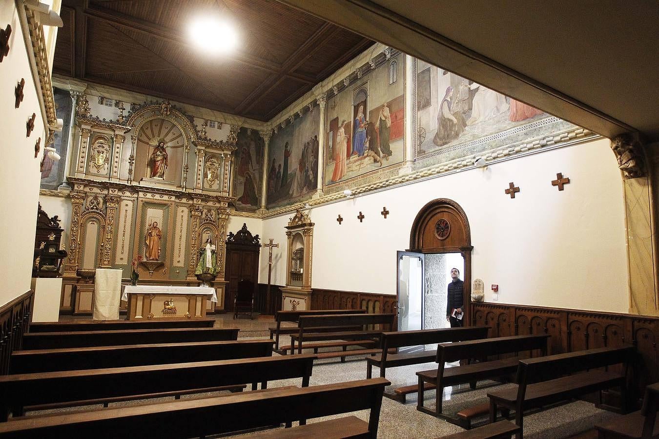 La capilla de la antigua residencia de ancianos ha sido restaurada para que exista también un espacio de oración. 