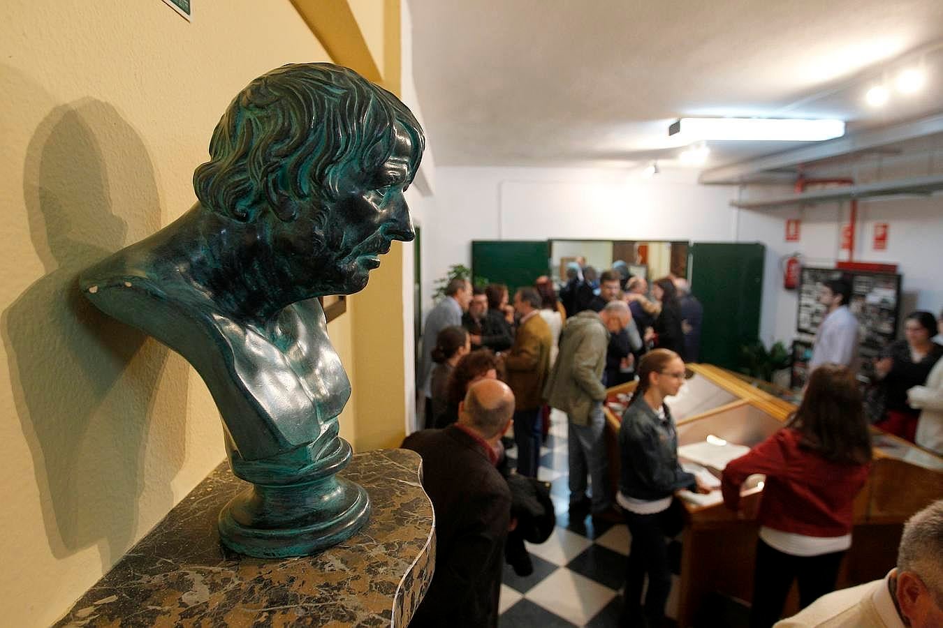 La institución académica de Menéndez Pidal festeja los 50 años de su traslado con una muestra de su rico legado y unas jornadas de convivencia