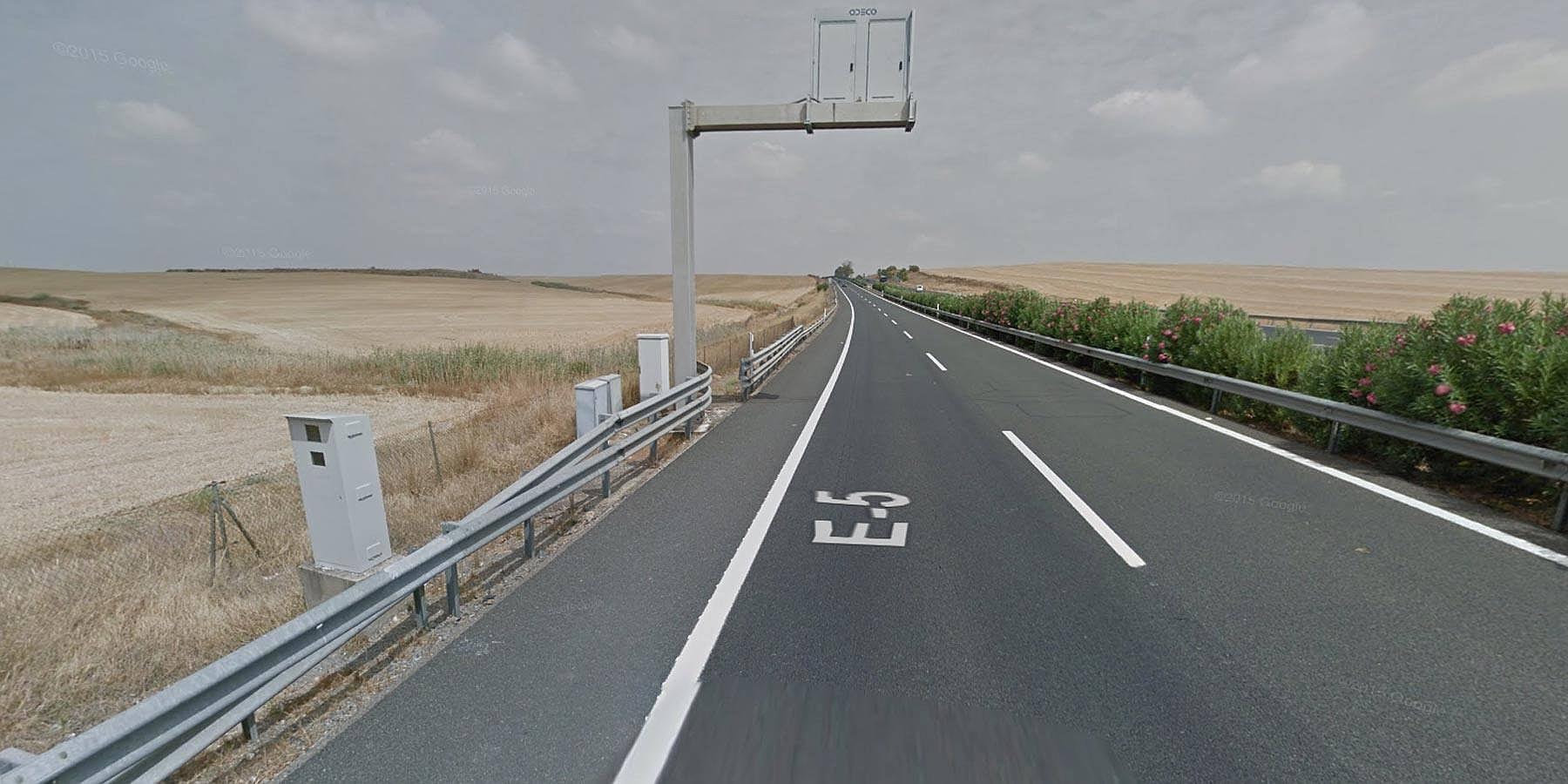 Autovía A-4, en el kilómetro 495,661 en sentido Madrid. Está ubicado en el término municipal de Carmona y salta a los 120 por hora. La DGT no ofrece datos de sus notificaciones