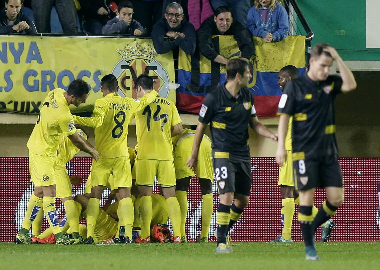 El Sevilla pierde ante el Villarreal por 2-1