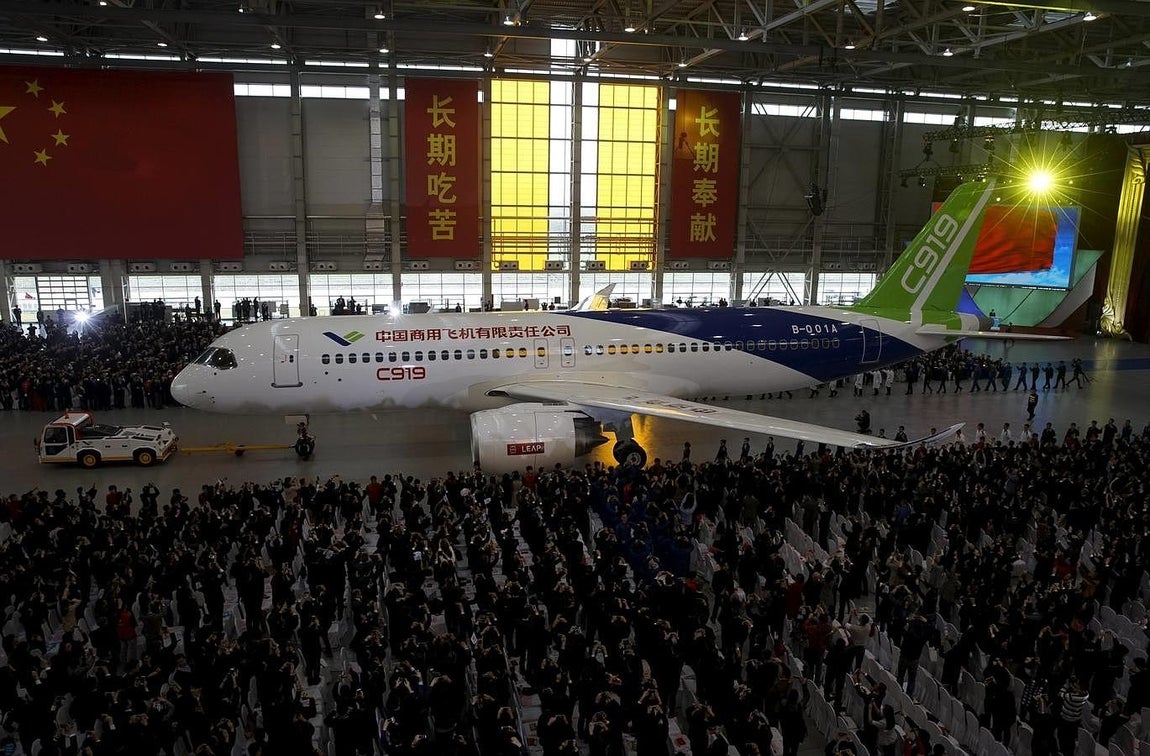 El C919 será, cuando se incorpore a las primeras aerolíneas comerciales que lo utilicen, un aparato en desventaja tecnológica frente a las versiones mejoradas, con motores más modernos, de los actuales A320 y B737, que empezarán a entrar en servicio hacia 2017. 