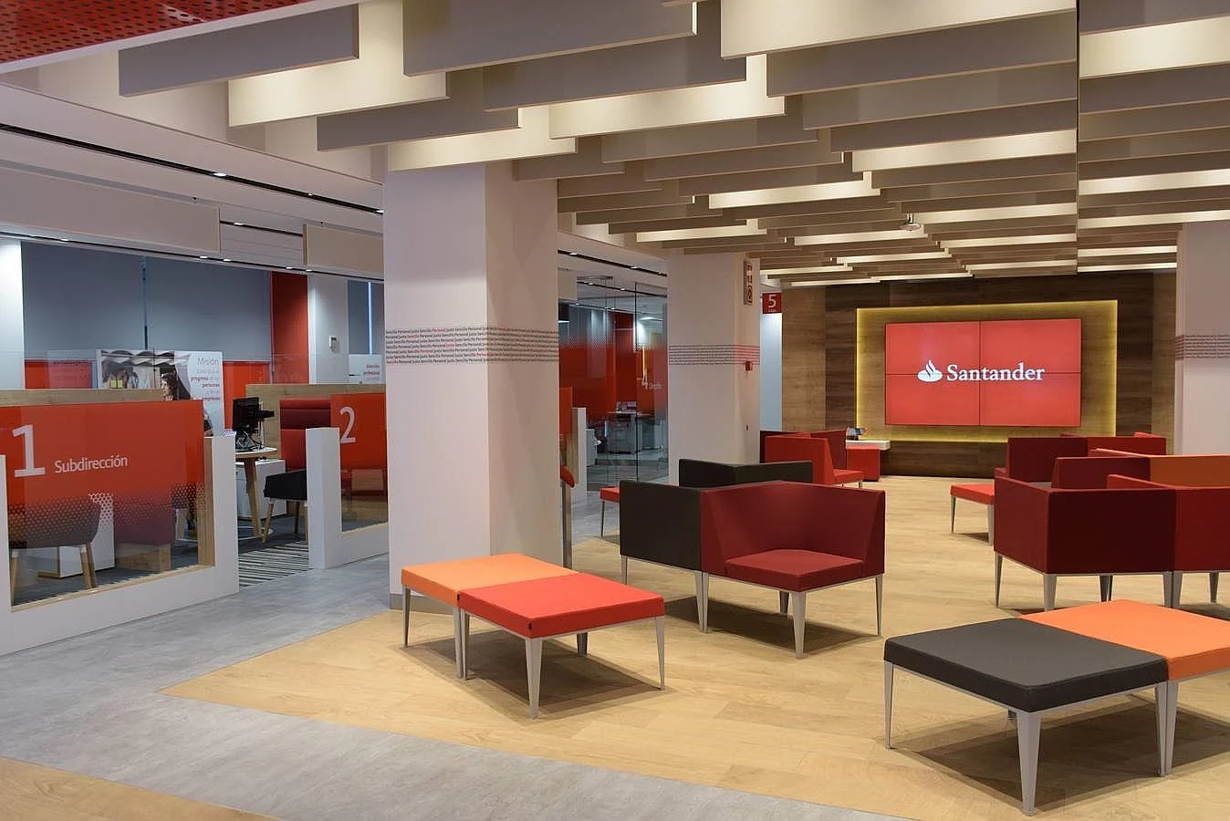 El Banco Santander estrena su oficina del futuro para seducir al cliente «2.0»