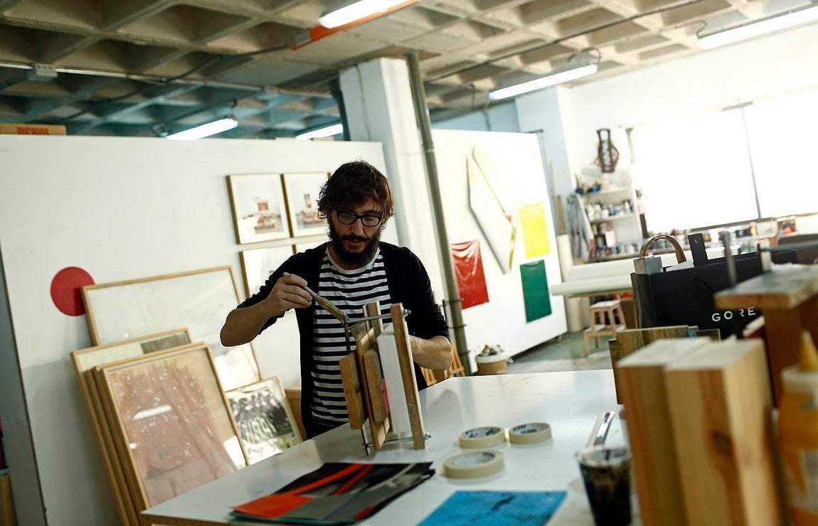 FOD comparte un ámbito sin compartimentar con Laviada y Belén. 