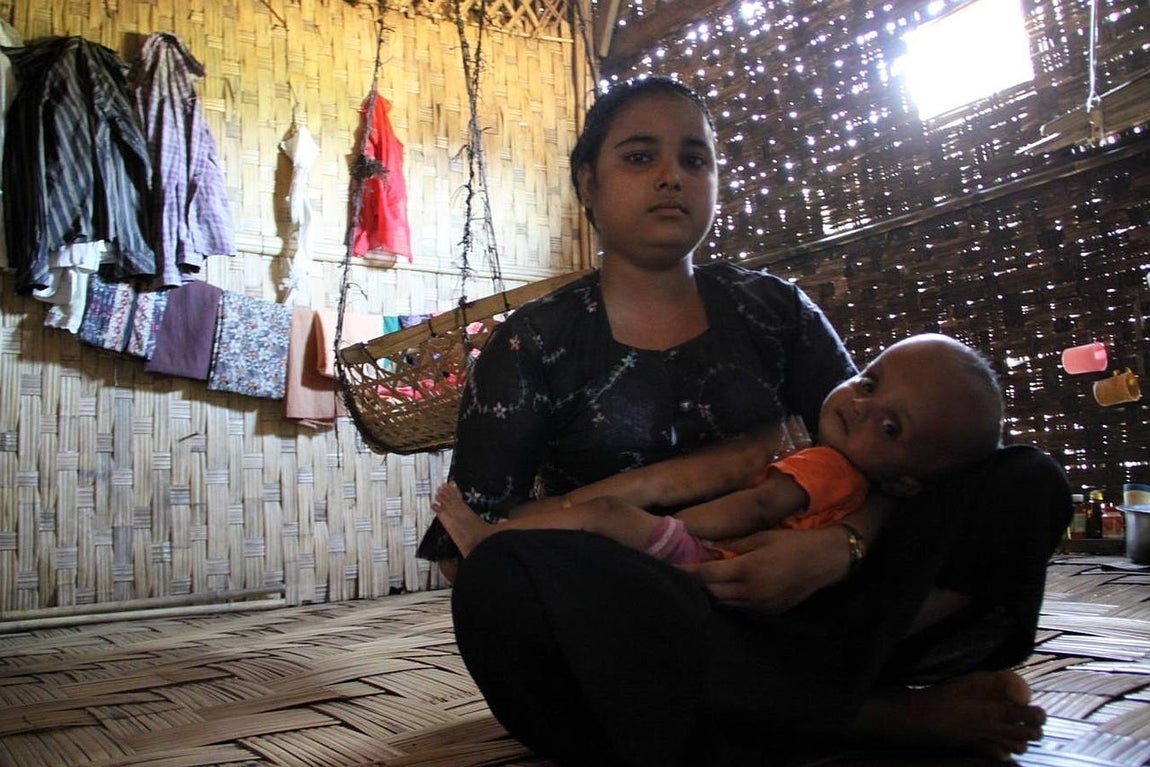 El hijo de Rojida Bagum nació hace nueve meses con una minusvalía cerebral y aún no sido tratado por ningún médico. 