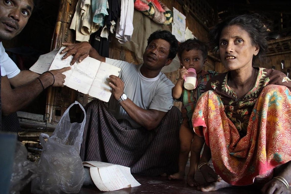 Unos 140.000 musulmanes de la perseguida etnia Rohingya han sido confinados en campos de refugiados por el Gobierno de Birmania y no podrán votar en sus históricas elecciones. 