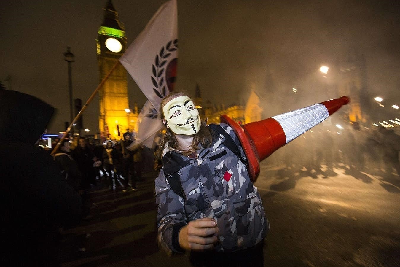 Un simpatizante de «Anonymous» durante la manifestación de este jueves en Londres. 