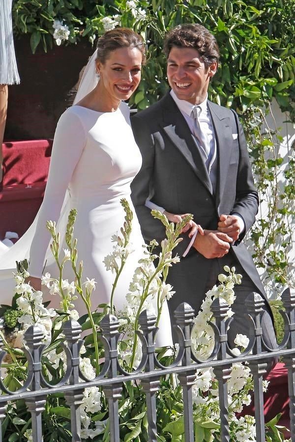 Complice mirada de Cayetano a su mujer. 