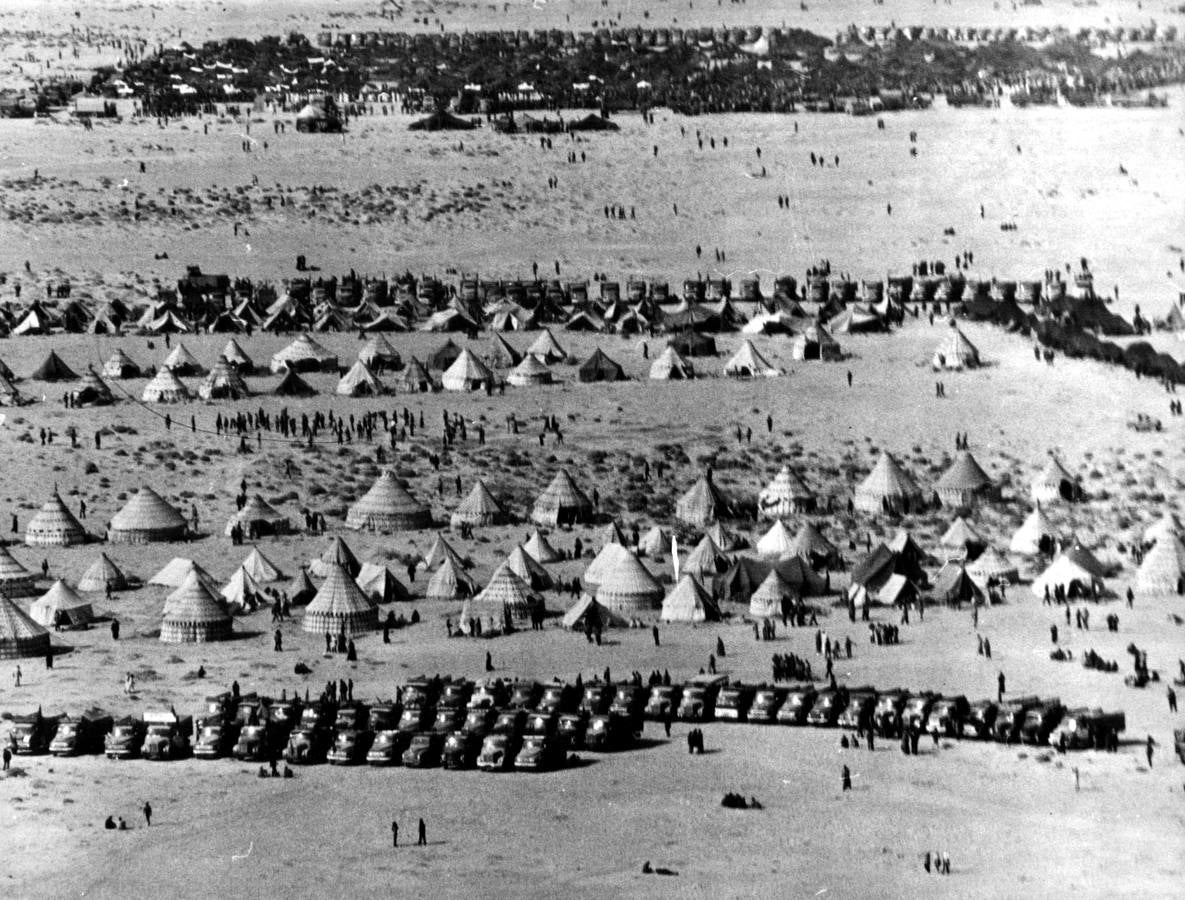 40 años de la Marcha Verde, en imágenes. Vista de la acampada de la Marcha frente a los puestos fronterizos de Tah