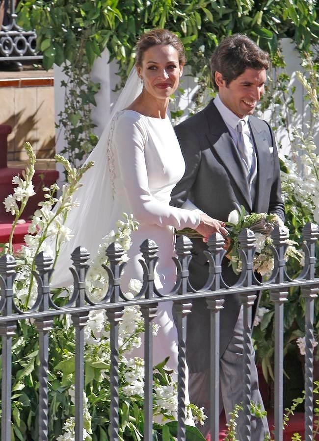 Eva y Cayetano a su salida de la Iglesia