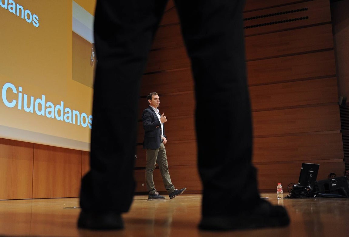 Lo sustituirán por una conferencia de presidentes autonómicos, que tendrán un voto ponderado por población y que en la práctica entregará toda la influencia a Madrid, Andalucía y Cataluña. 