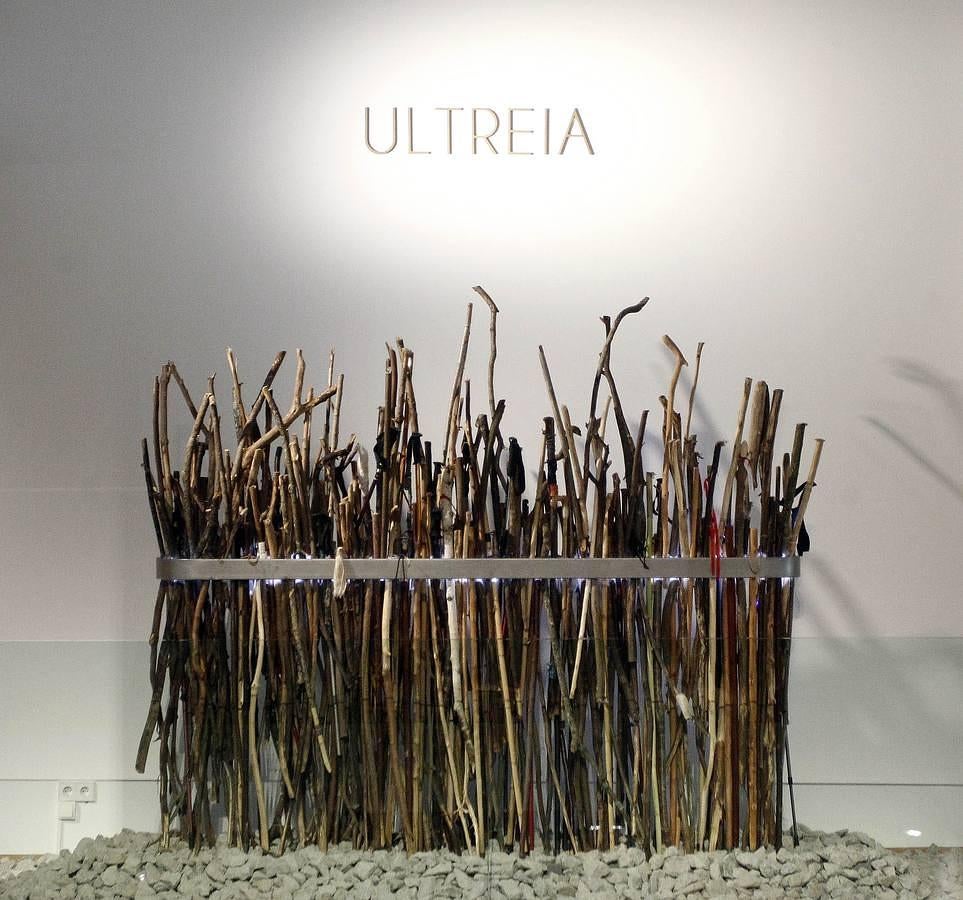 Una de las últimas piezas adquiridas, realizada este mismo año, a partir de bastones donados por peregrinos de todo el mundo. 