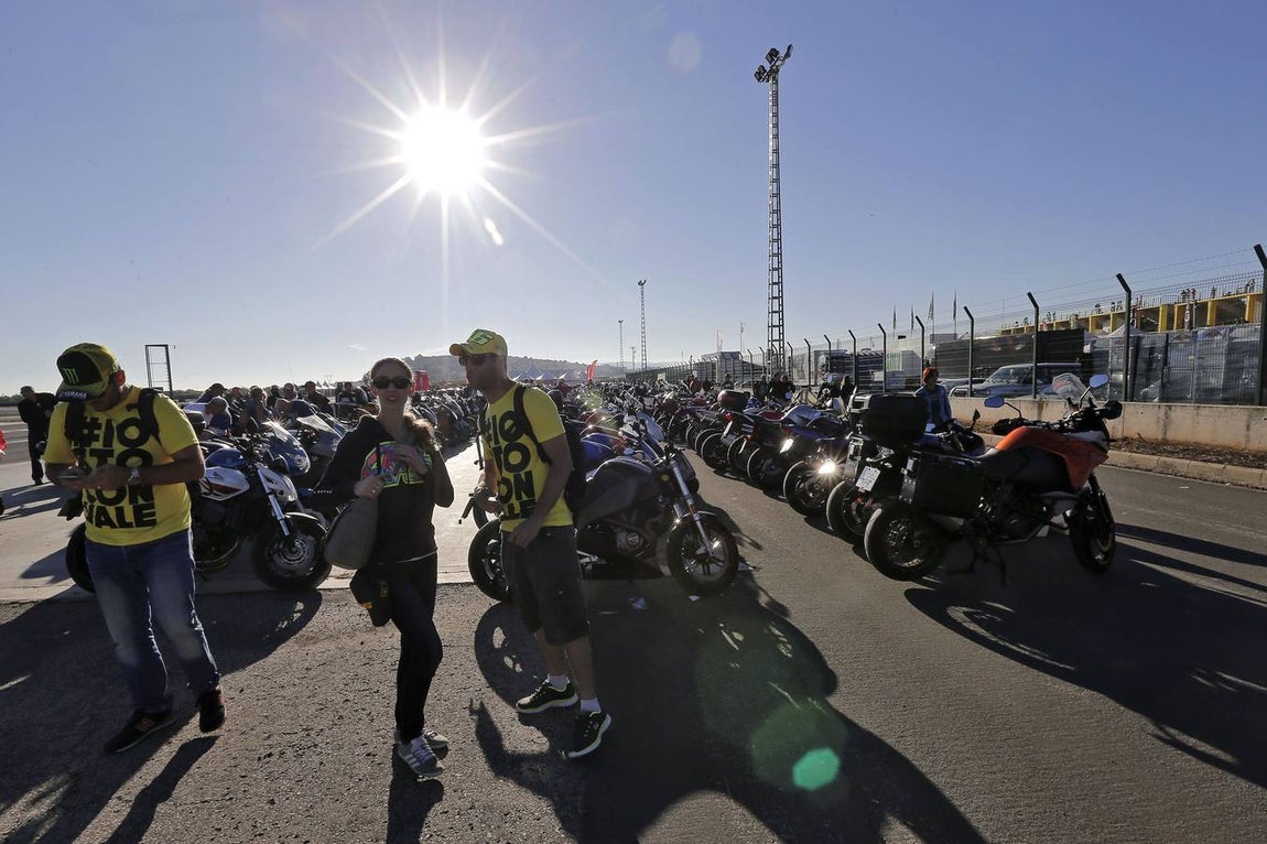 Miles de aficionados han acudido al circuito Ricardo Tormo de Cheste