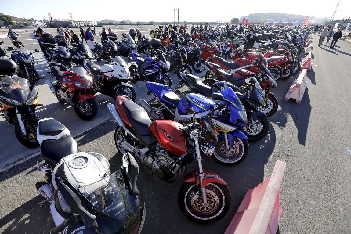 Miles de aficionados han acudido al circuito Ricardo Tormo de Cheste