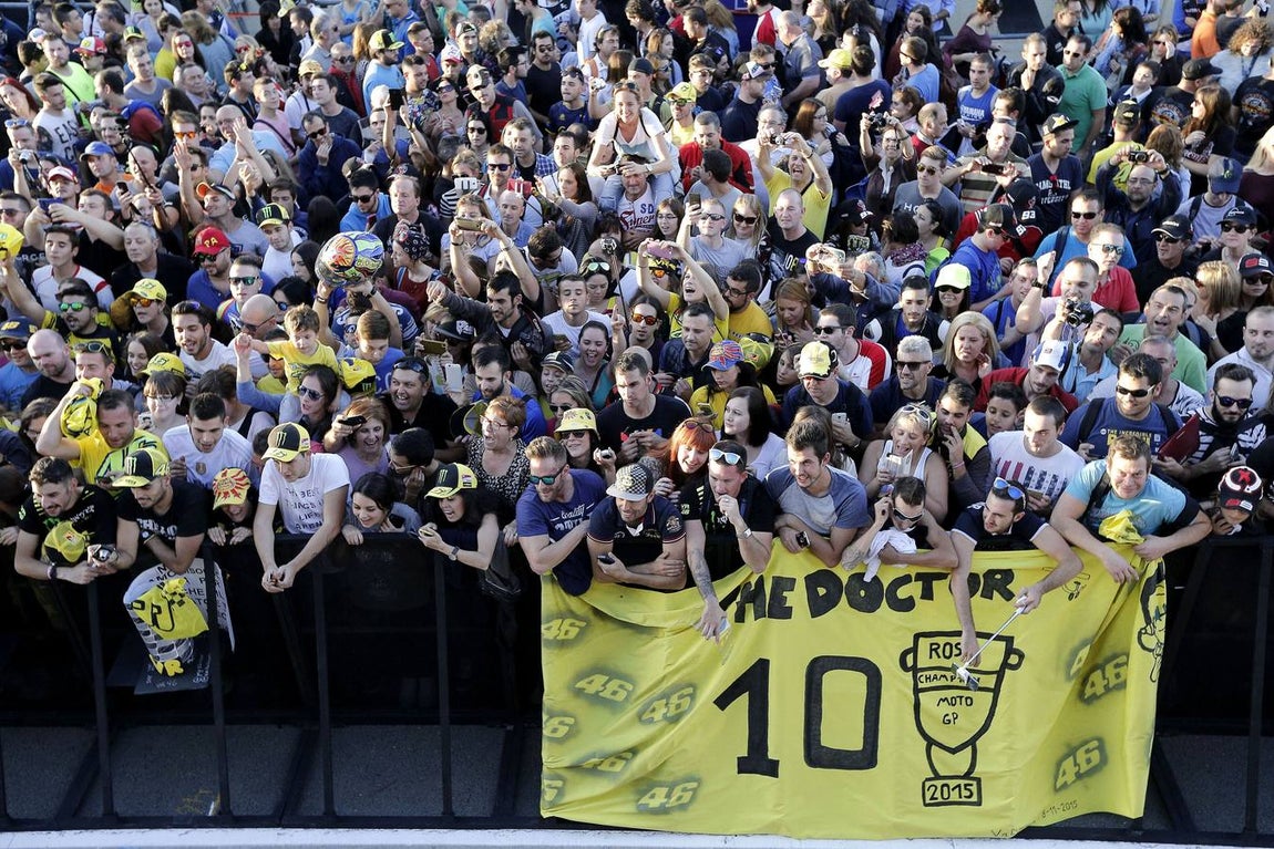 Miles de aficionados han acudido al circuito Ricardo Tormo de Cheste