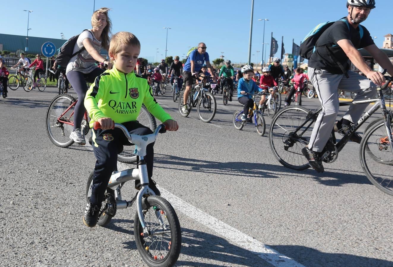 Bahía Sur celebra el Día de la Bicicleta. Si participaste... ¡búscate entre las imágenes!