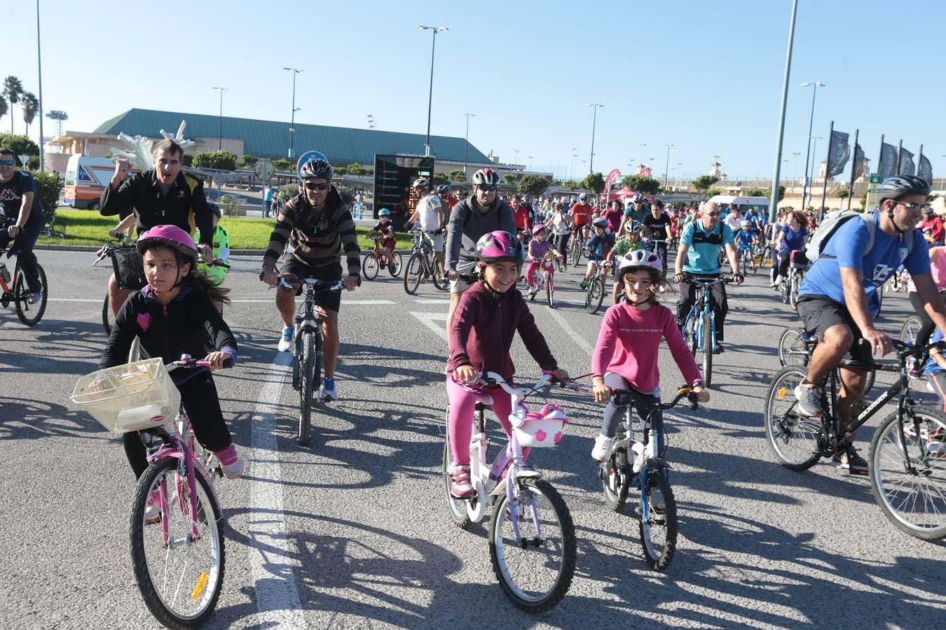 Bahía Sur celebra el Día de la Bicicleta. Si participaste... ¡búscate entre las imágenes!