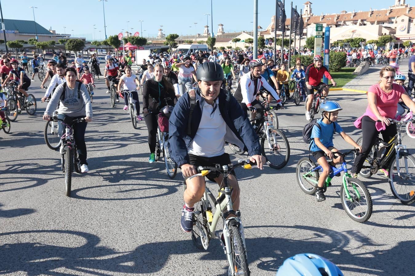 Bahía Sur celebra el Día de la Bicicleta. Si participaste... ¡búscate entre las imágenes!